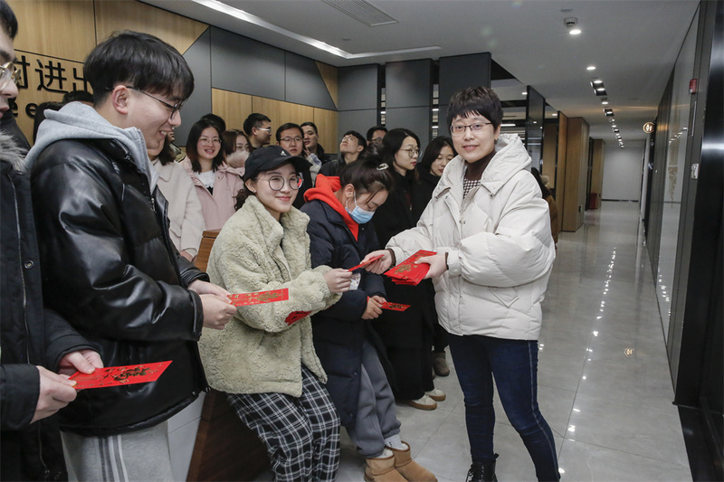 綠時笑開吉祥門 虎年喜迎追夢人